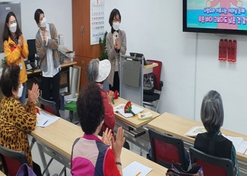 [재가, 맞춤돌봄] 2기 소망초 학교다니기 한글교실 어버이날 행사 진행